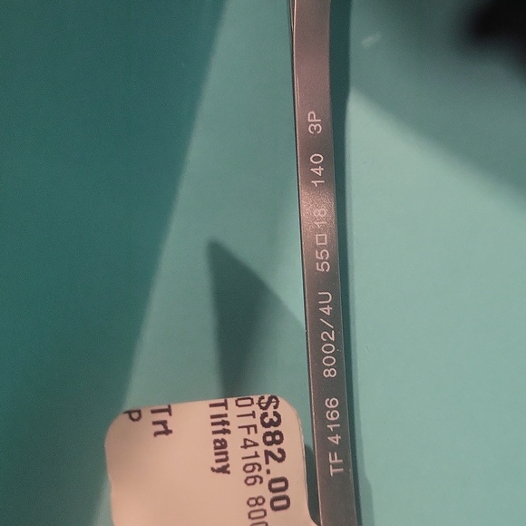 Tiffany new host pick  new sunglasses comes with all xo bagged etc all 2025 firm - Picture 17 of 17